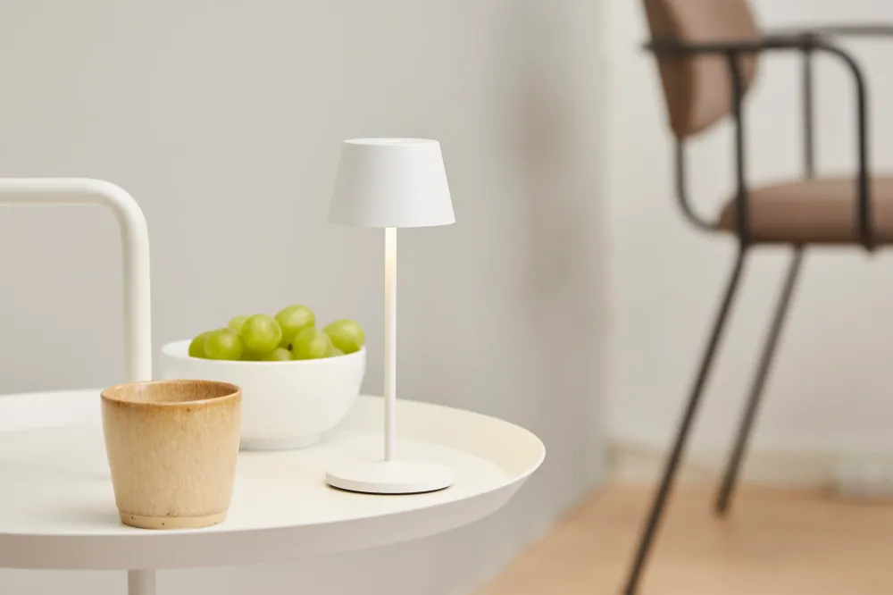 LOOM Design Modi Mini hvid LED bordlampe