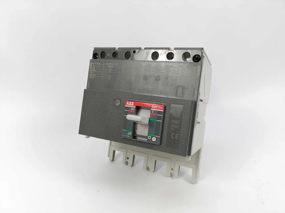 ABB 1SDA068178R1 XT4N 250 – fast 4-polet bryderdel 4p F F med frontterminaler