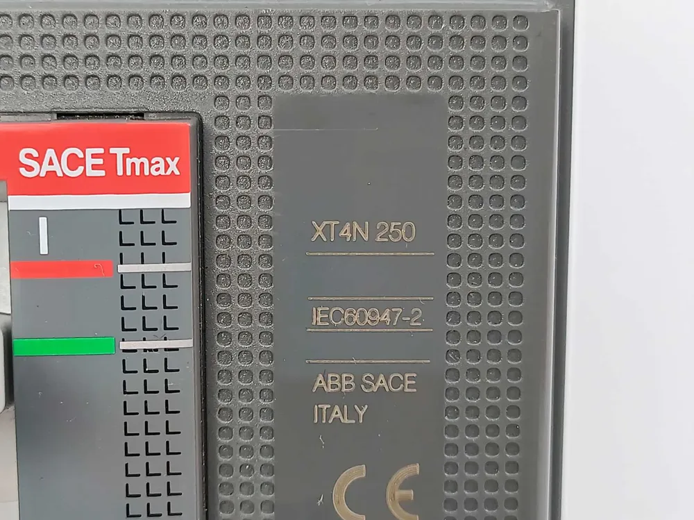 ABB 1SDA068178R1 XT4N 250 – fast 4-polet bryderdel 4p F F med frontterminaler
